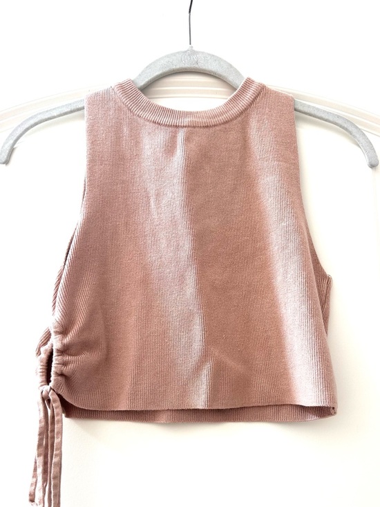 Forever 21 Tops - Forever 21 Ribbed Knit Cropped tank sweater. Keyhole side detail. Minimalist. M